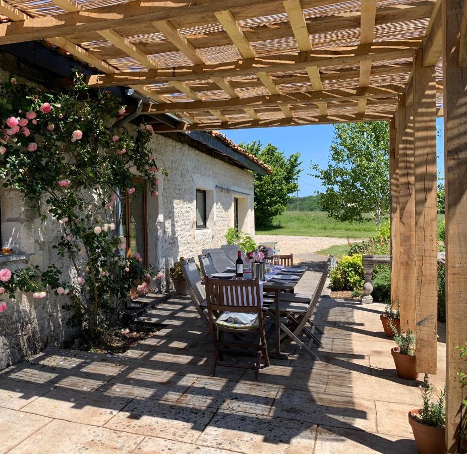 Villa Chez Sarrazin à Brossac Extérieur photo
