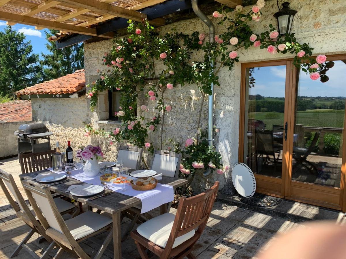 Villa Chez Sarrazin à Brossac Extérieur photo