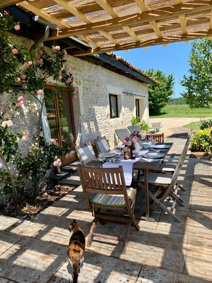 Villa Chez Sarrazin à Brossac Extérieur photo