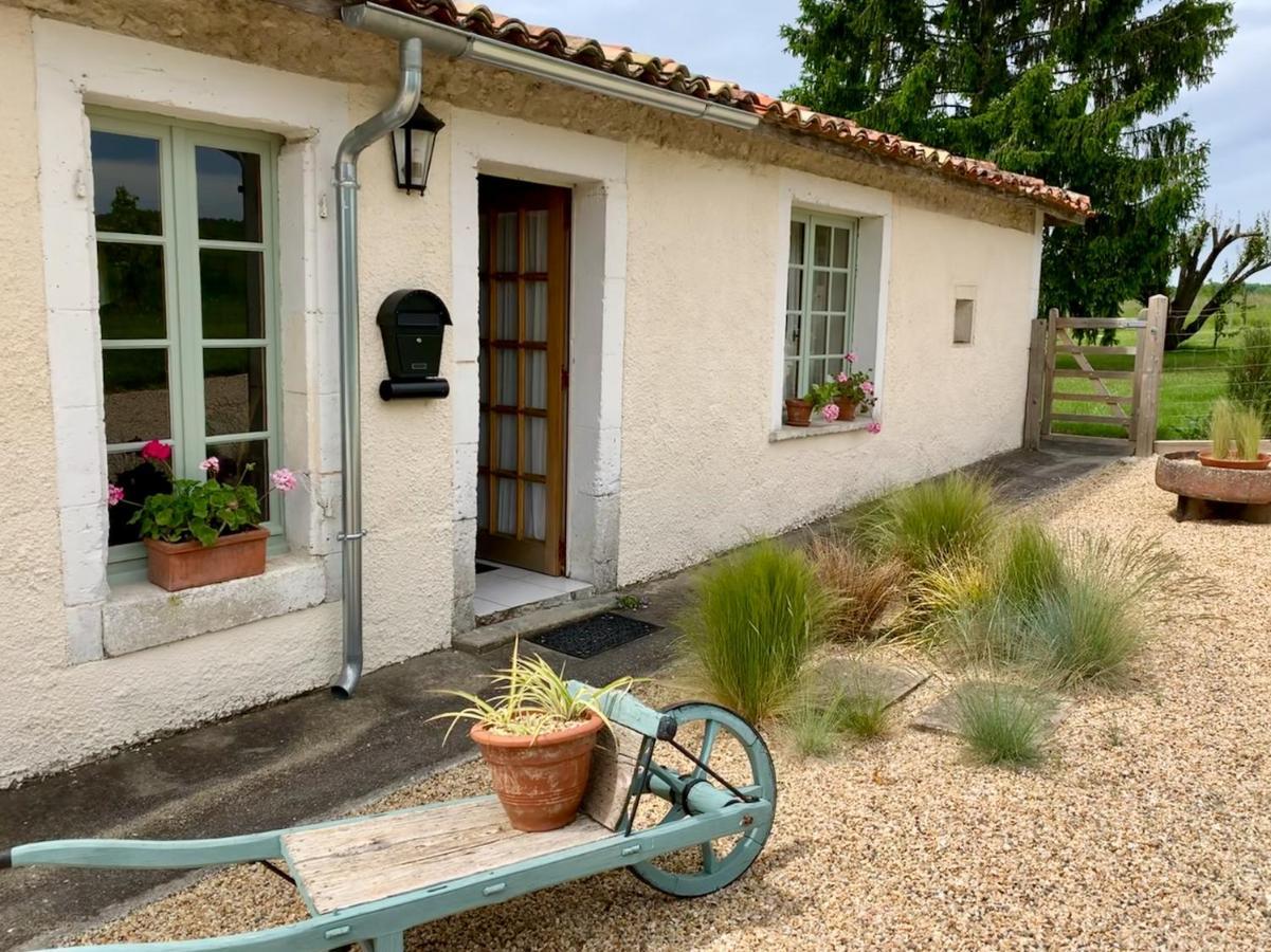 Villa Chez Sarrazin à Brossac Extérieur photo