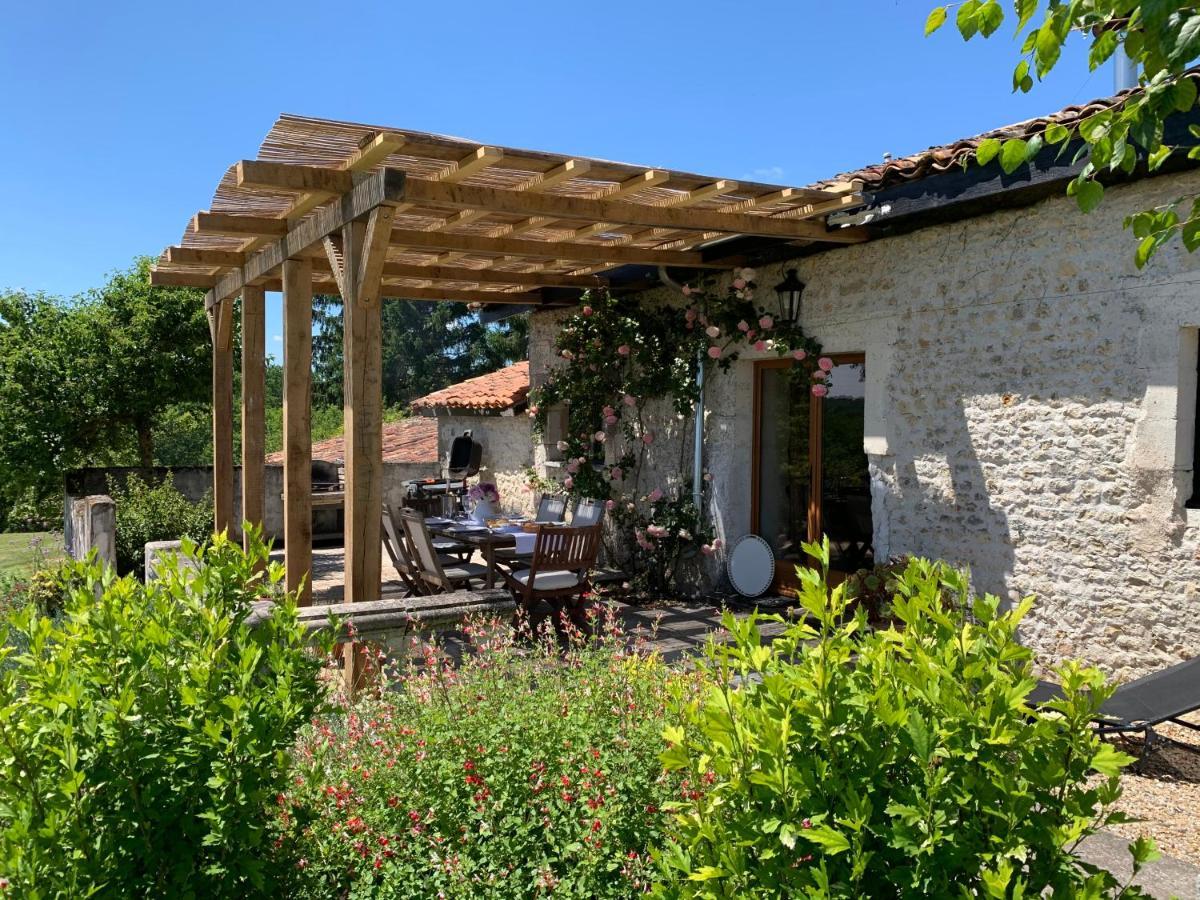 Villa Chez Sarrazin à Brossac Extérieur photo