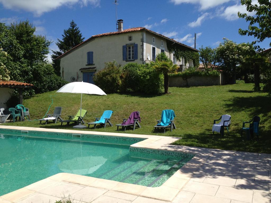 Villa Chez Sarrazin à Brossac Extérieur photo