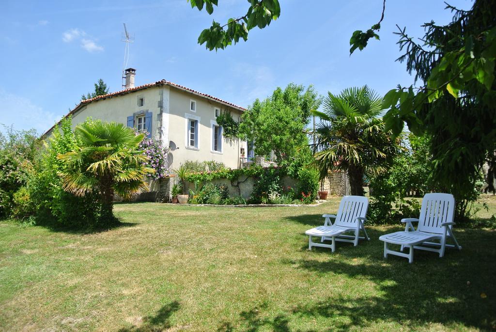 Villa Chez Sarrazin à Brossac Extérieur photo