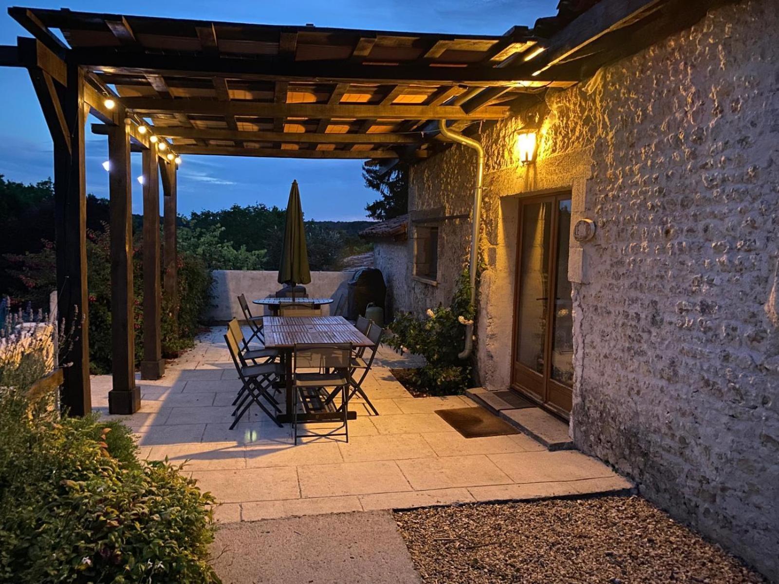 Villa Chez Sarrazin à Brossac Extérieur photo
