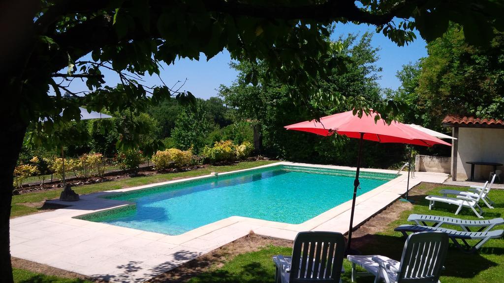 Villa Chez Sarrazin à Brossac Chambre photo