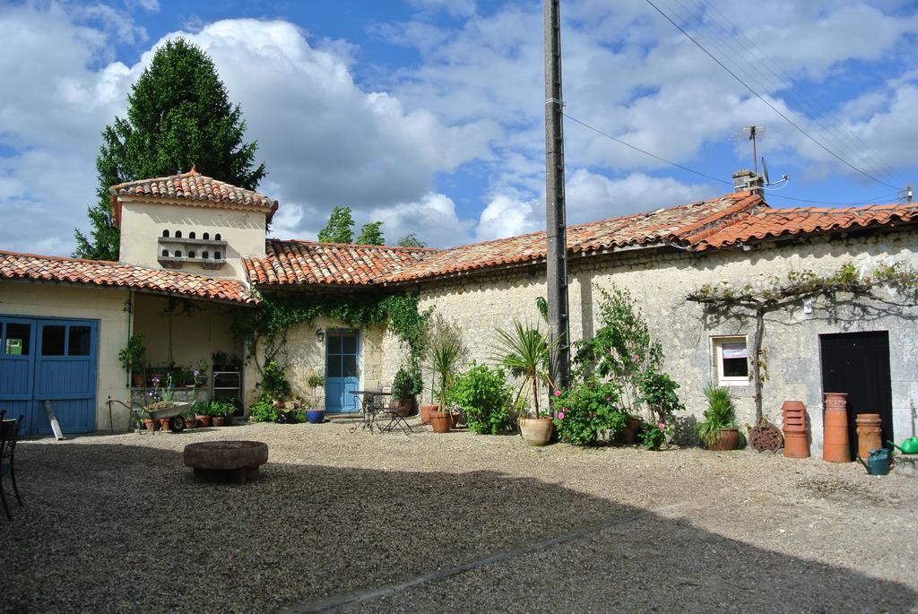 Villa Chez Sarrazin à Brossac Extérieur photo