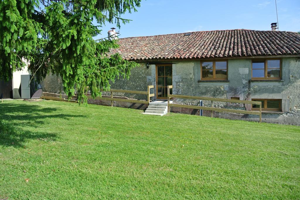 Villa Chez Sarrazin à Brossac Extérieur photo