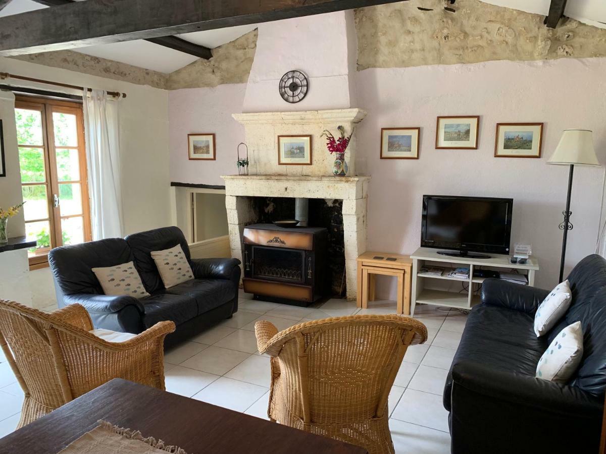 Villa Chez Sarrazin à Brossac Extérieur photo